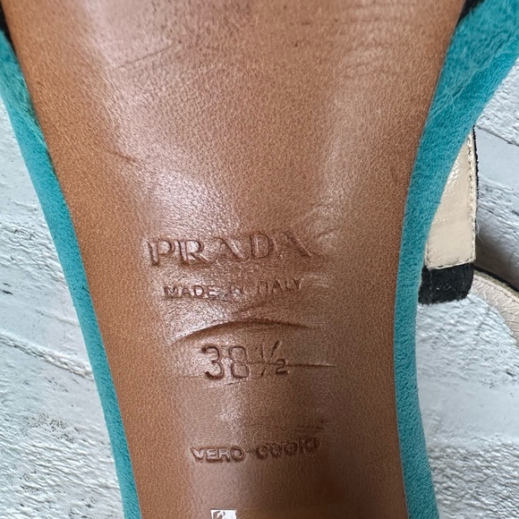 Authentic PRADA
Suede T-Strap Sandals size 38.5 - Picture 9 of 9